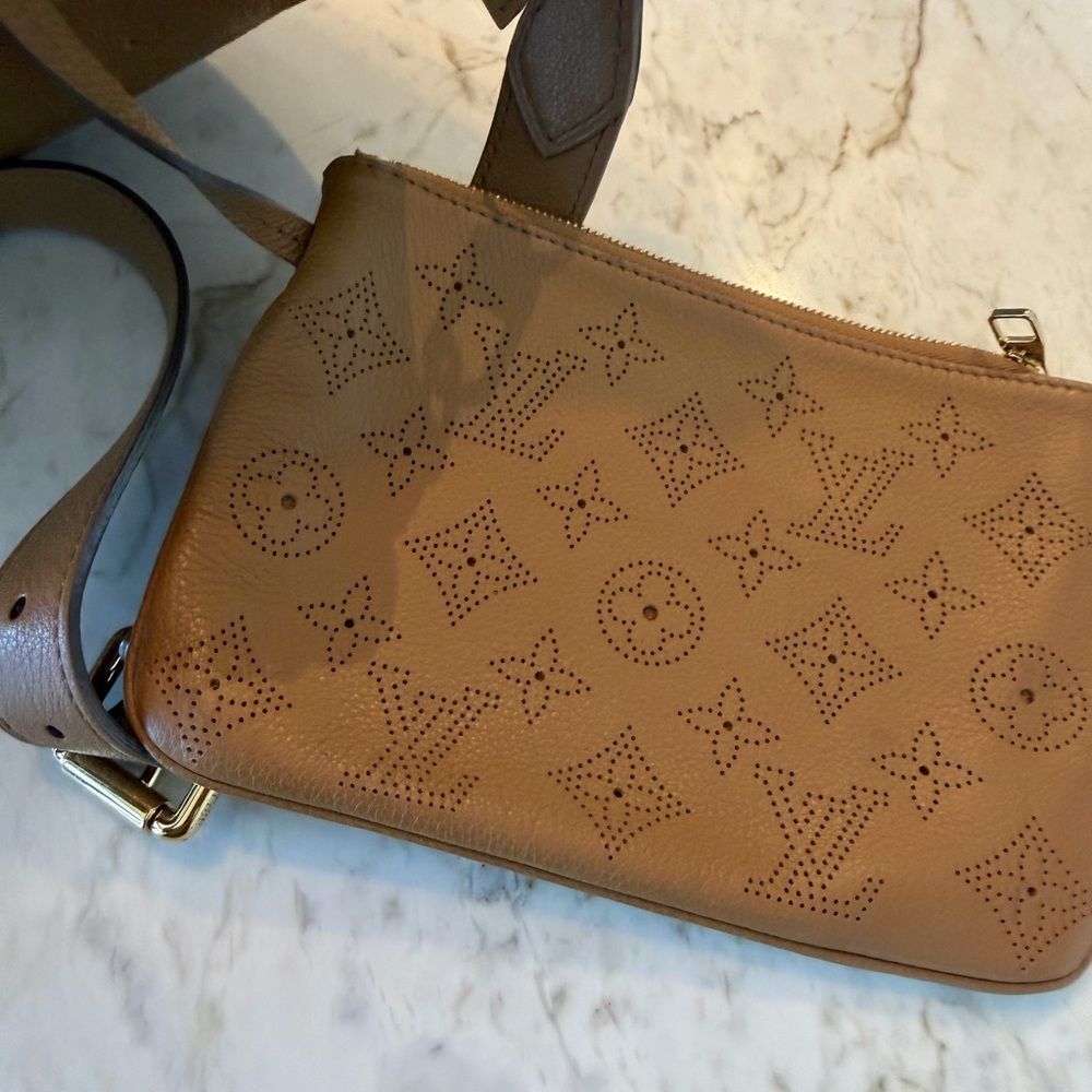 Louis Vuitton Caramel Crossbody Handbag with Bag Charm and Pouchette - Picture 13 of 16